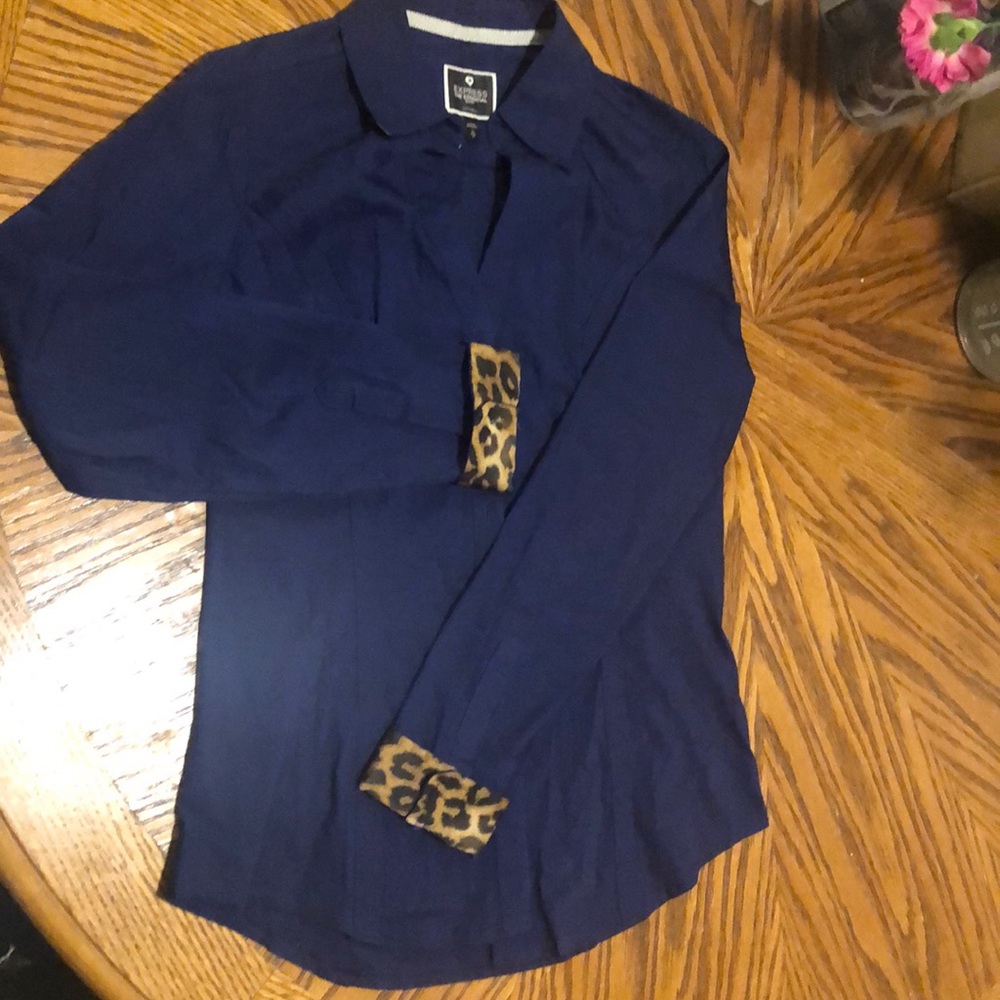 A very elegant button down blouse that is perfect